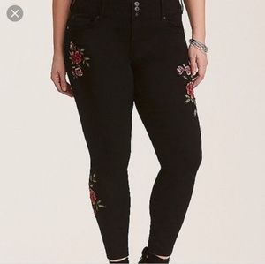 Torrid 18XS embroidered jegging